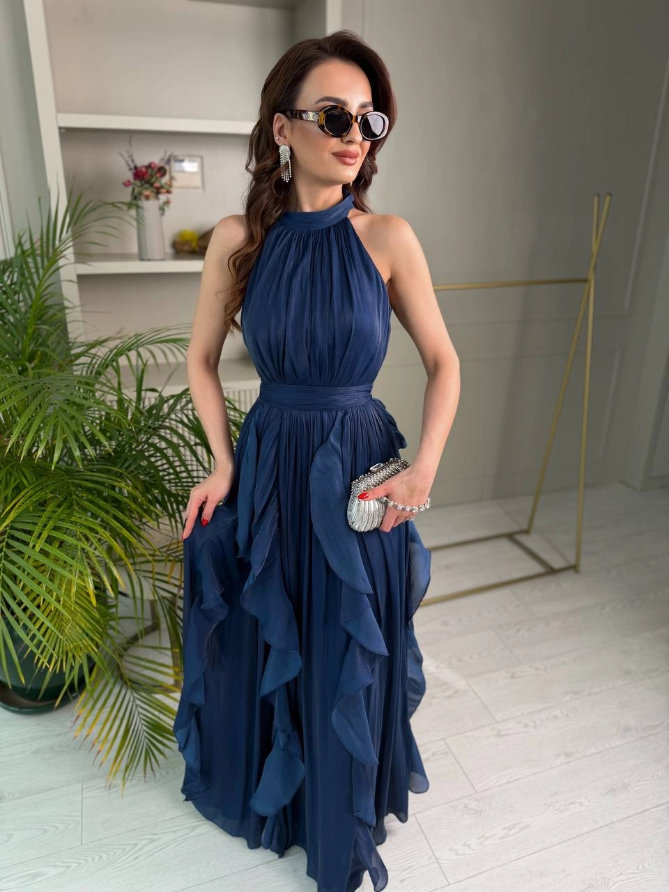 Tasarım%20Lacivert%20Astarlı%20Halter%20Yaka%20İpekli%20Kumaş%20Elbise