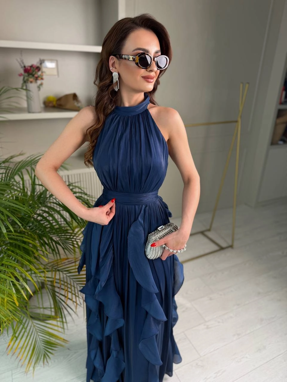 Tasarım%20Lacivert%20Astarlı%20Halter%20Yaka%20İpekli%20Kumaş%20Elbise