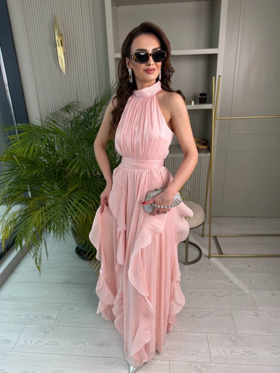 Tasarım%20Pudra%20Astarlı%20Halter%20Yaka%20İpekli%20Kumaş%20Elbise