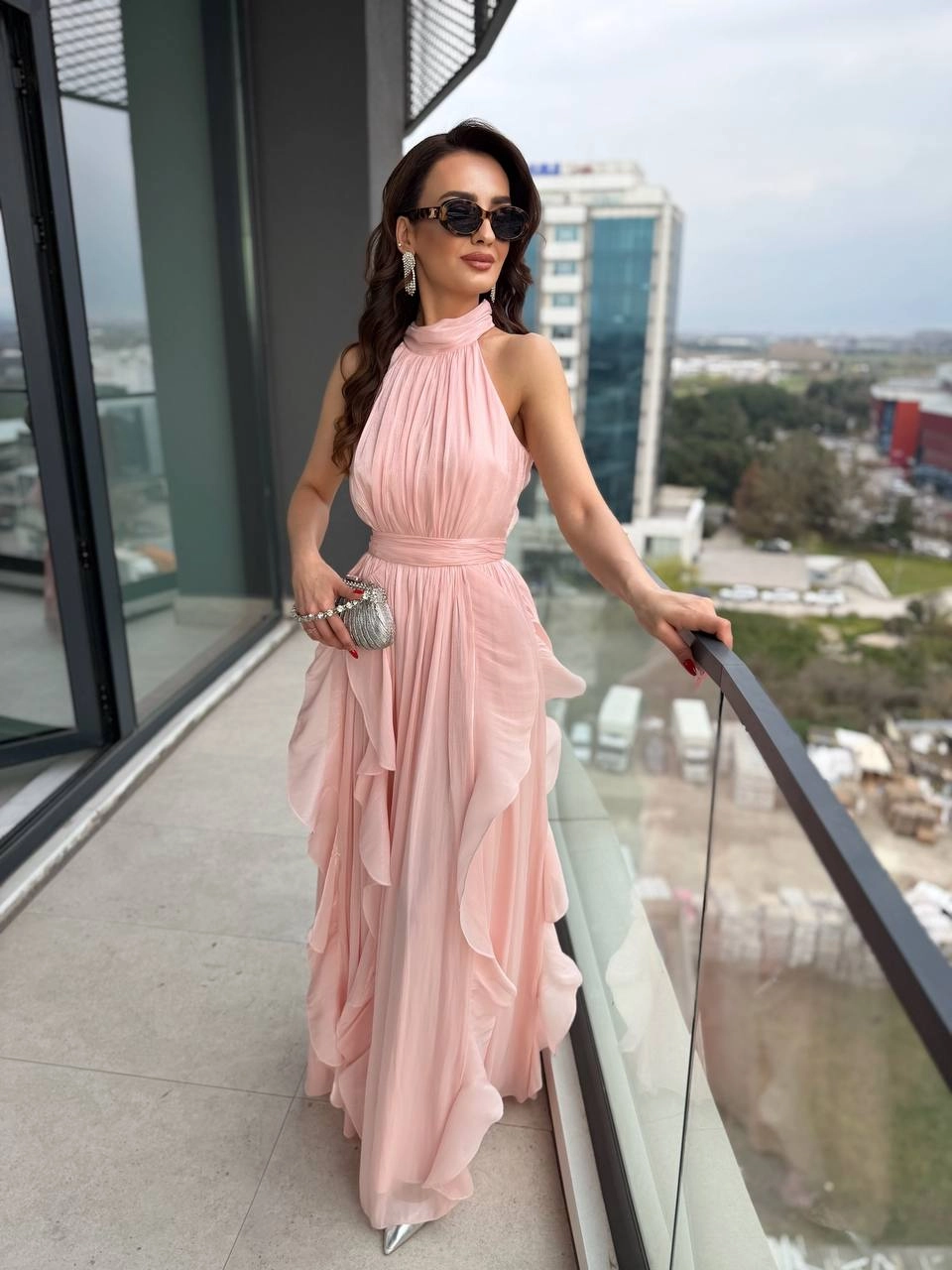 Tasarım%20Pudra%20Astarlı%20Halter%20Yaka%20İpekli%20Kumaş%20Elbise