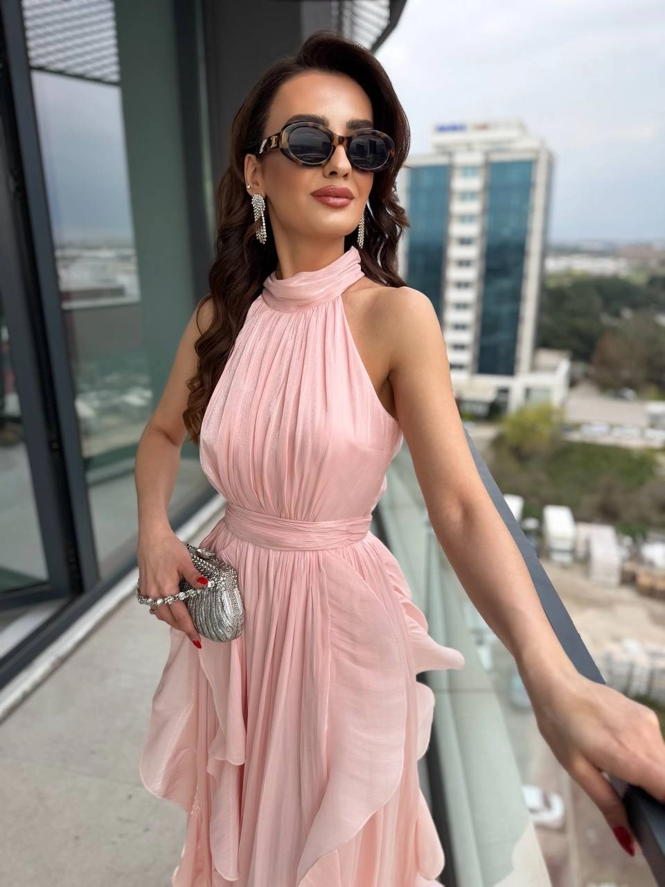 Tasarım%20Pudra%20Astarlı%20Halter%20Yaka%20İpekli%20Kumaş%20Elbise