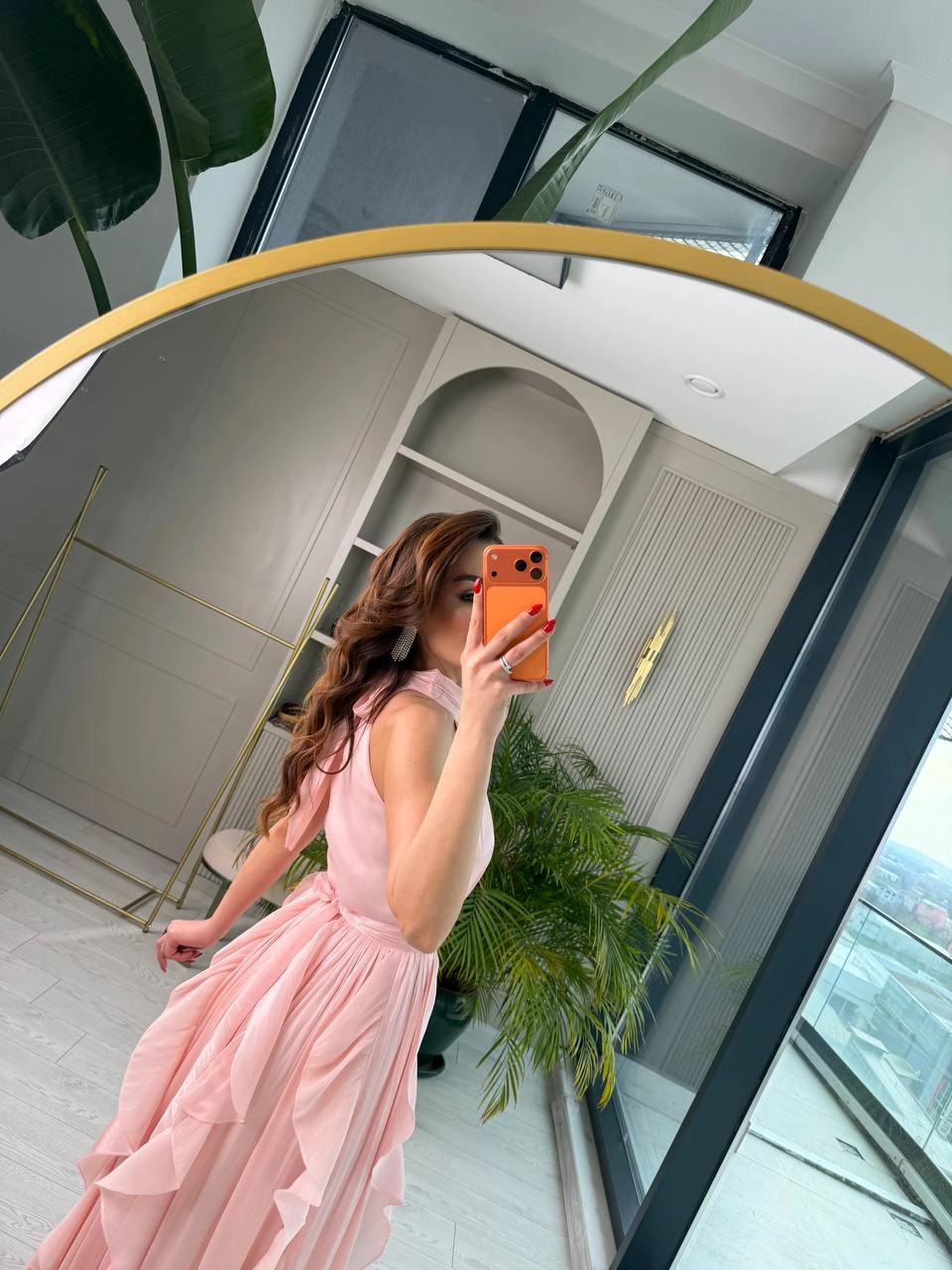 Tasarım%20Pudra%20Astarlı%20Halter%20Yaka%20İpekli%20Kumaş%20Elbise