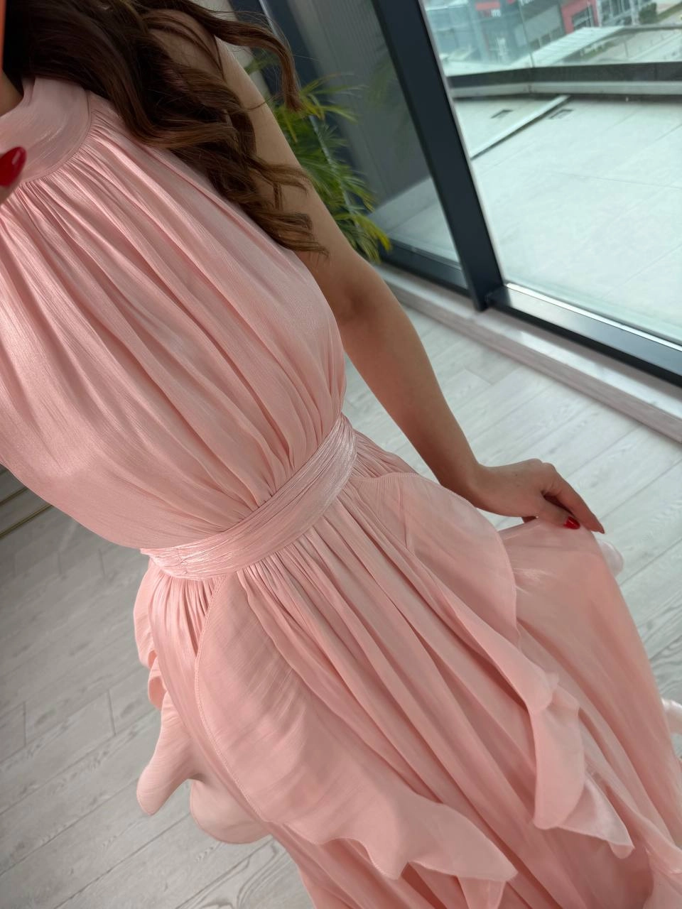 Tasarım%20Pudra%20Astarlı%20Halter%20Yaka%20İpekli%20Kumaş%20Elbise