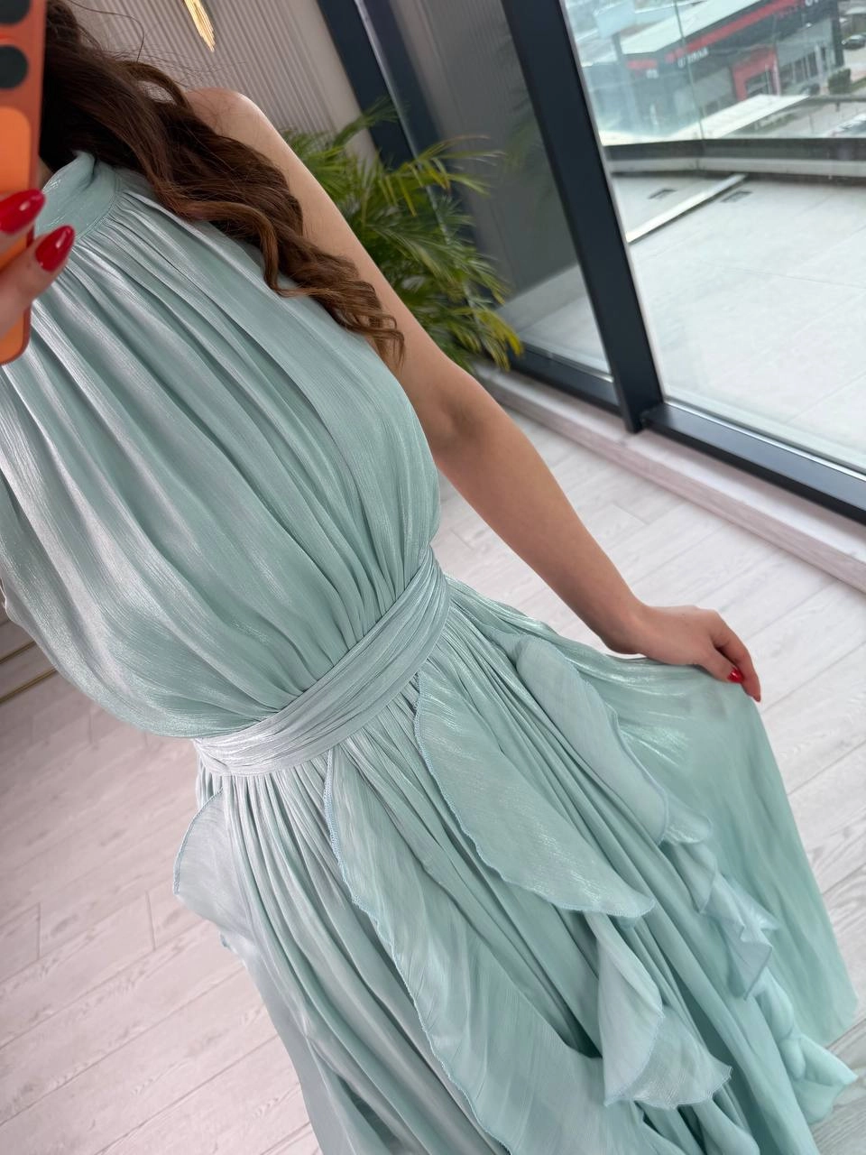 Tasarım%20Mint%20Yeşili%20Astarlı%20Halter%20Yaka%20İpekli%20Kumaş%20Elbise