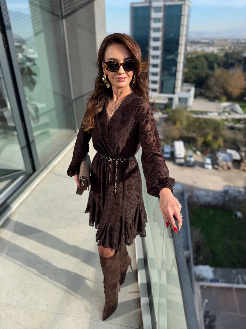 Kahverengi%20Kemeri%20Flok%20Baskılı%20Lüks%20Kalite%20Astarlı%20Şifon%20Elbise