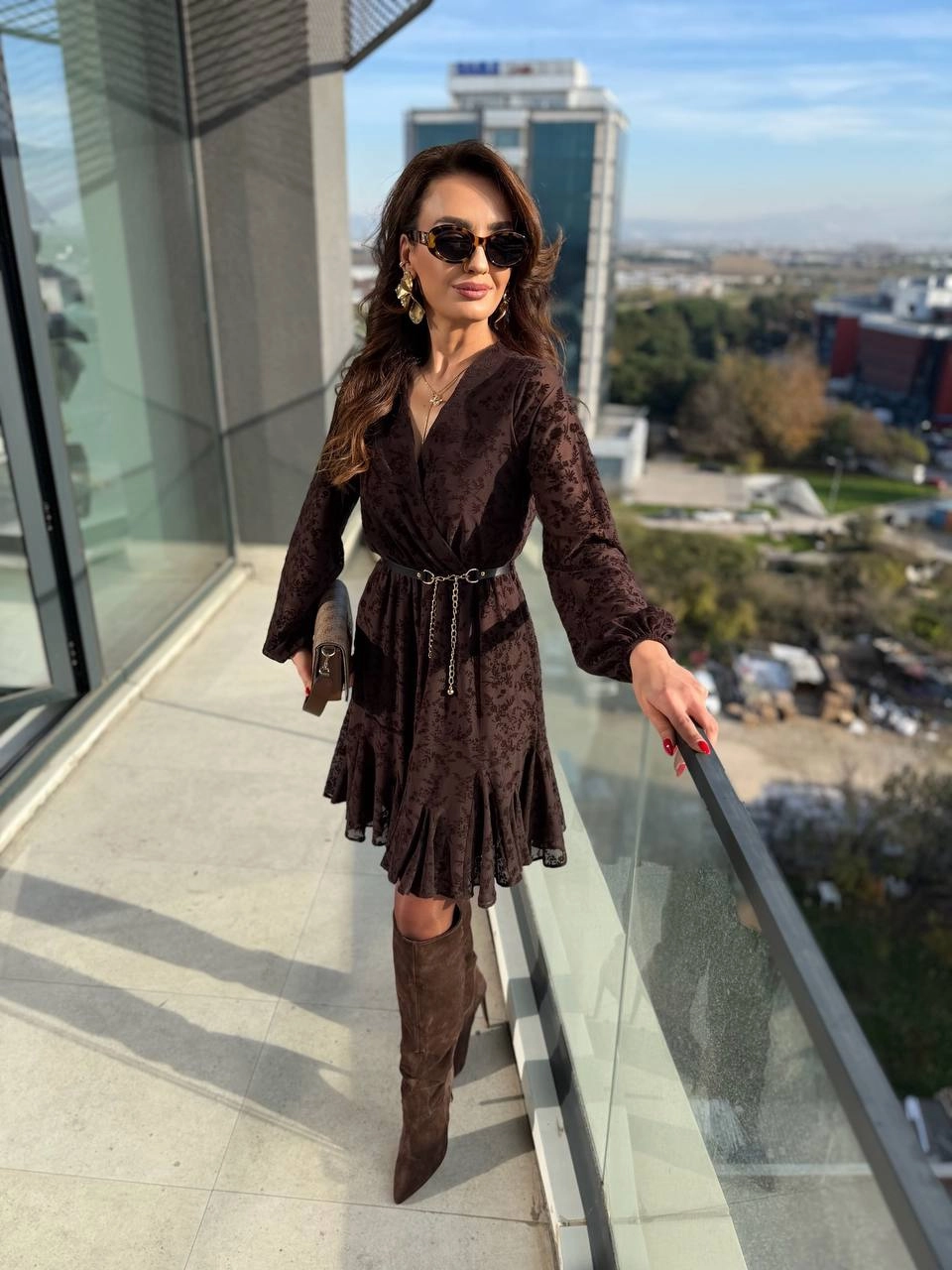 Kahverengi%20Kemeri%20Flok%20Baskılı%20Lüks%20Kalite%20Astarlı%20Şifon%20Elbise