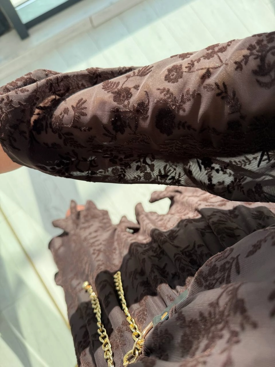 Kahverengi%20Kemeri%20Flok%20Baskılı%20Lüks%20Kalite%20Astarlı%20Şifon%20Elbise