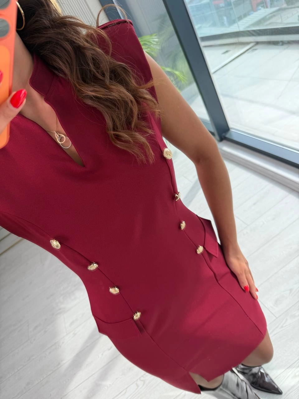 Bordo%20Mango%20Düğme%20Detaylı%20Vatkalı%20Atlas%20Kumaş%20Elbise