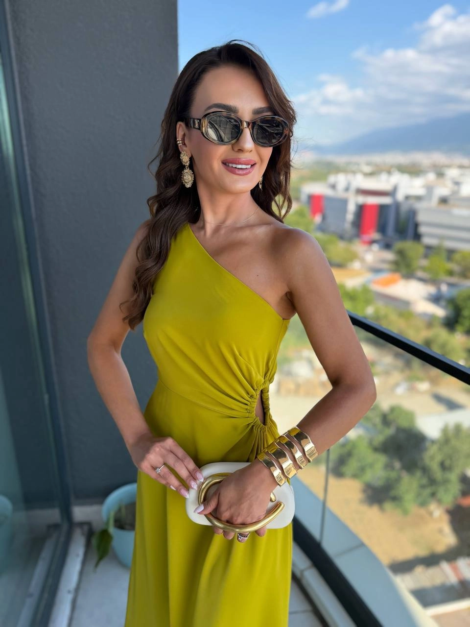 Yağ%20Yeşili%20Bel%20Pencereli%20Dubai%20Saten%20Kumaş%20Elbise