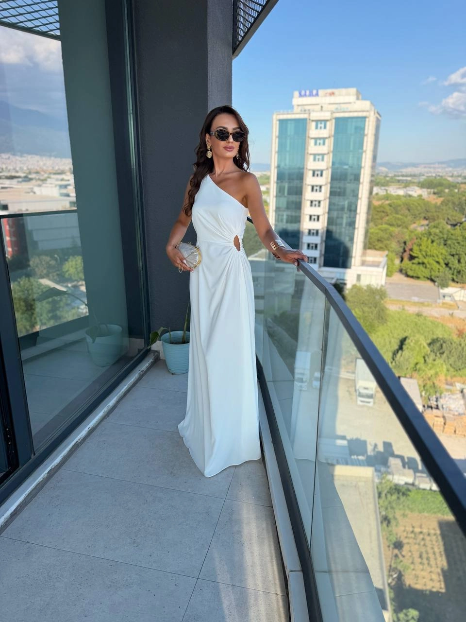 Beyaz%20Bel%20Pencereli%20Dubai%20Saten%20Kumaş%20Elbise