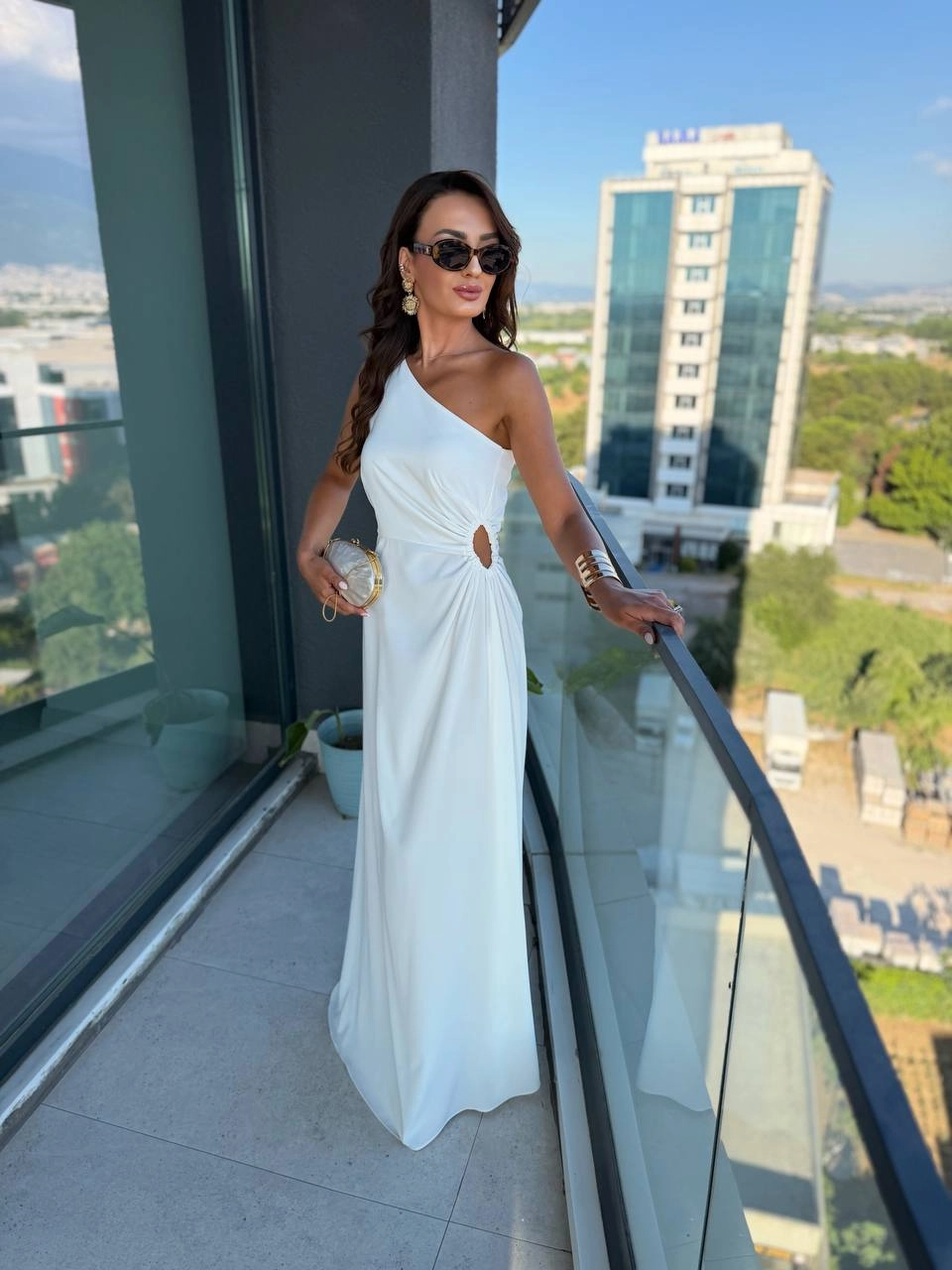 Beyaz%20Bel%20Pencereli%20Dubai%20Saten%20Kumaş%20Elbise