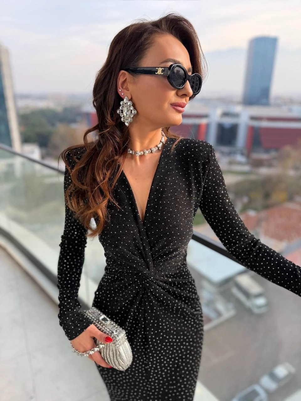 Siyah%20Bel%20Düğümlü%20Kruvaze%20Yaka%20Minimal%20Taşlı%20Likralı%20Elbise