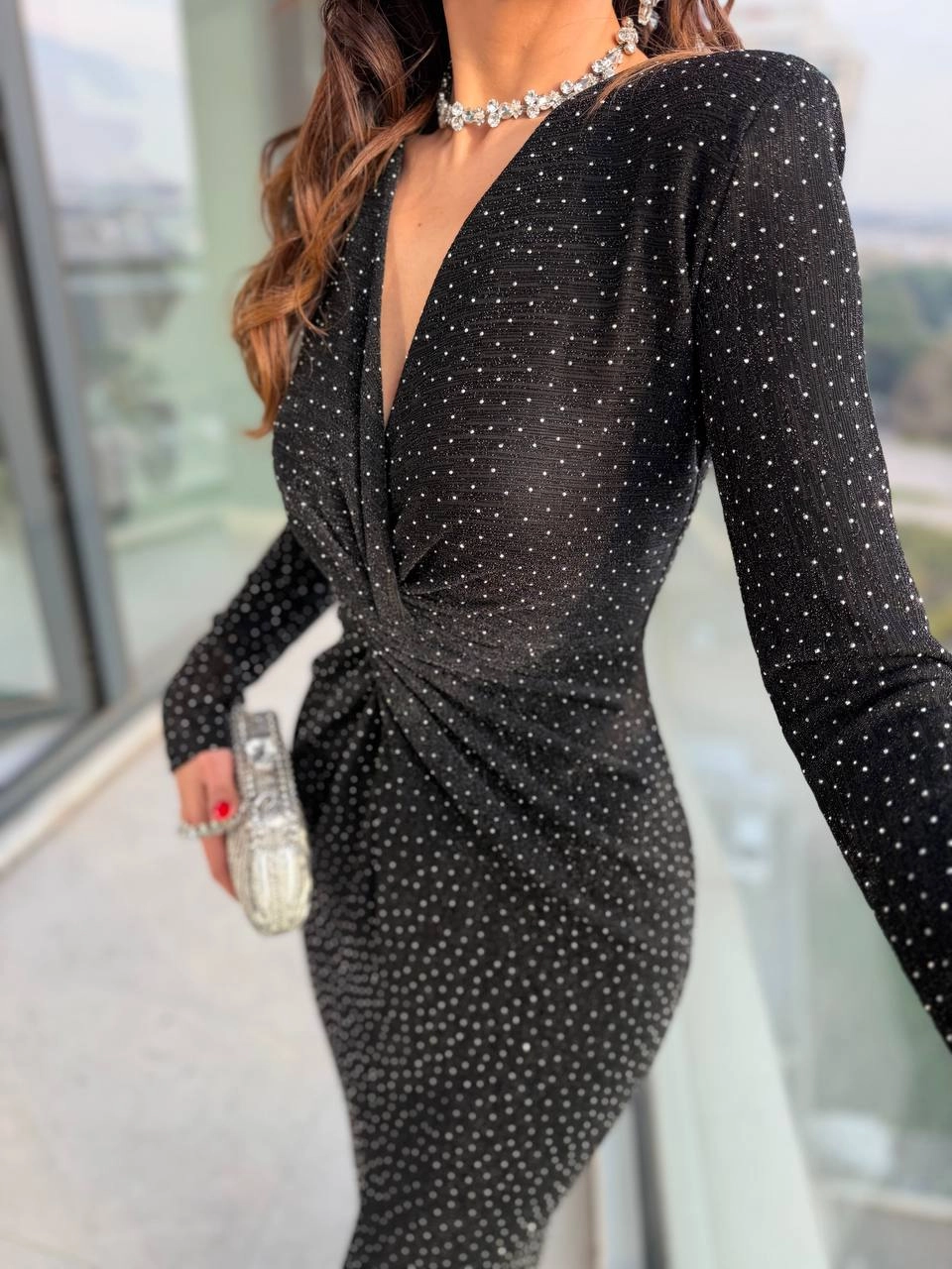 Siyah%20Bel%20Düğümlü%20Kruvaze%20Yaka%20Minimal%20Taşlı%20Likralı%20Elbise