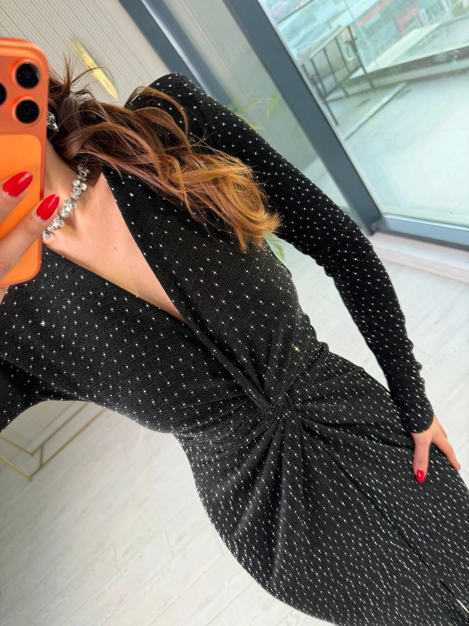 Siyah%20Bel%20Düğümlü%20Kruvaze%20Yaka%20Minimal%20Taşlı%20Likralı%20Elbise