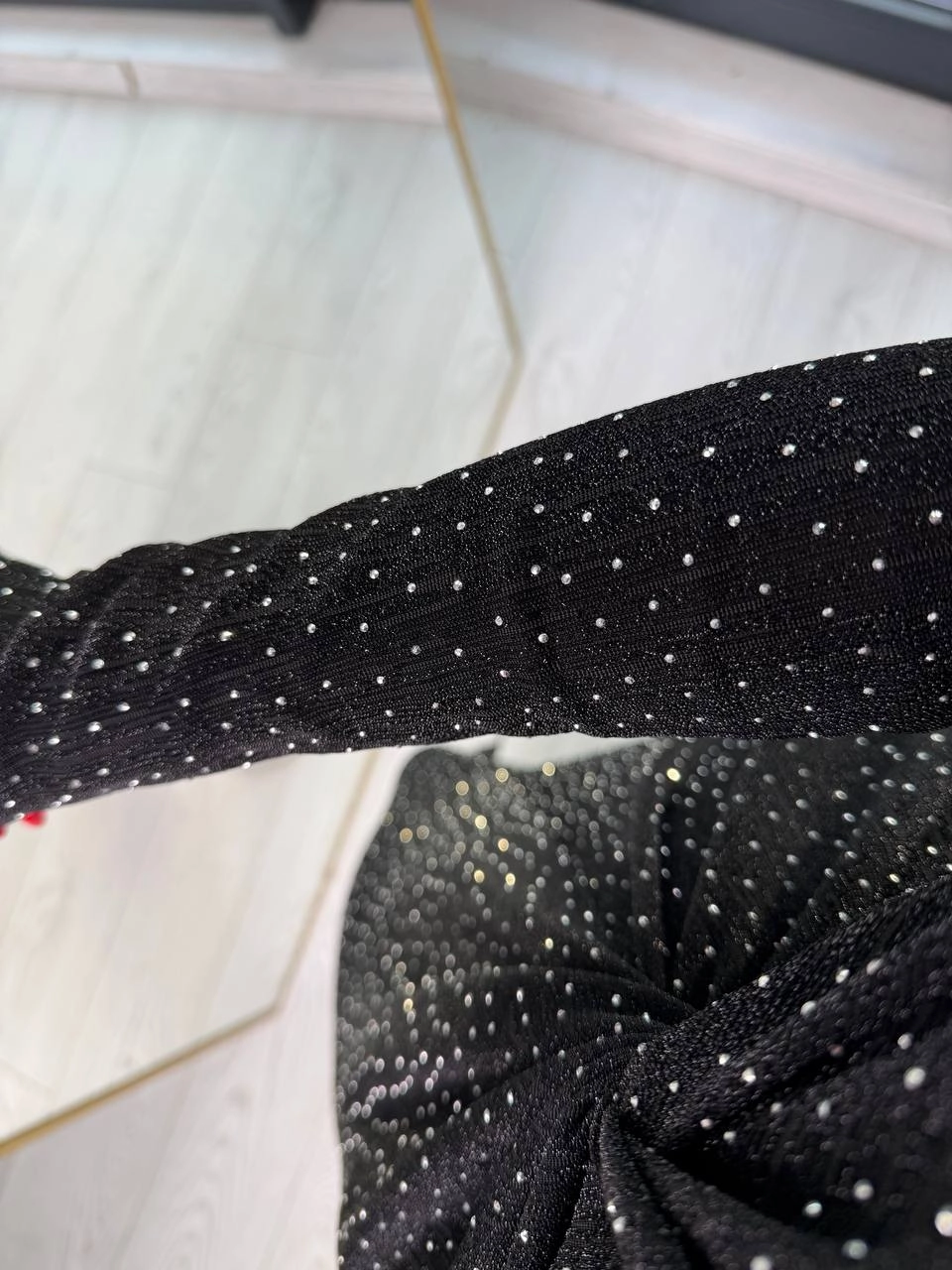 Siyah%20Bel%20Düğümlü%20Kruvaze%20Yaka%20Minimal%20Taşlı%20Likralı%20Elbise