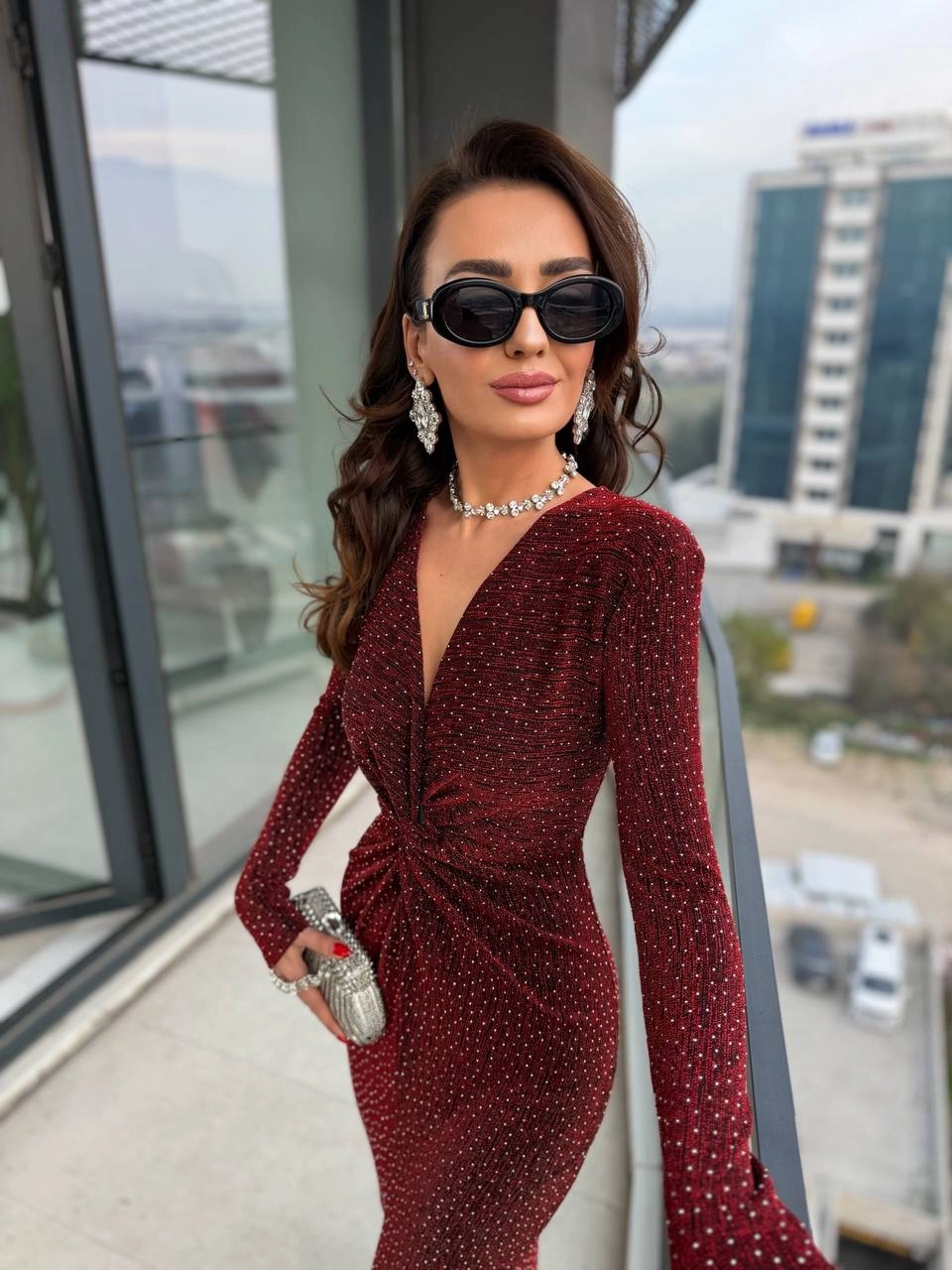 Bordo%20Bel%20Düğümlü%20Kruvaze%20Yaka%20Minimal%20Taşlı%20Likralı%20Elbise