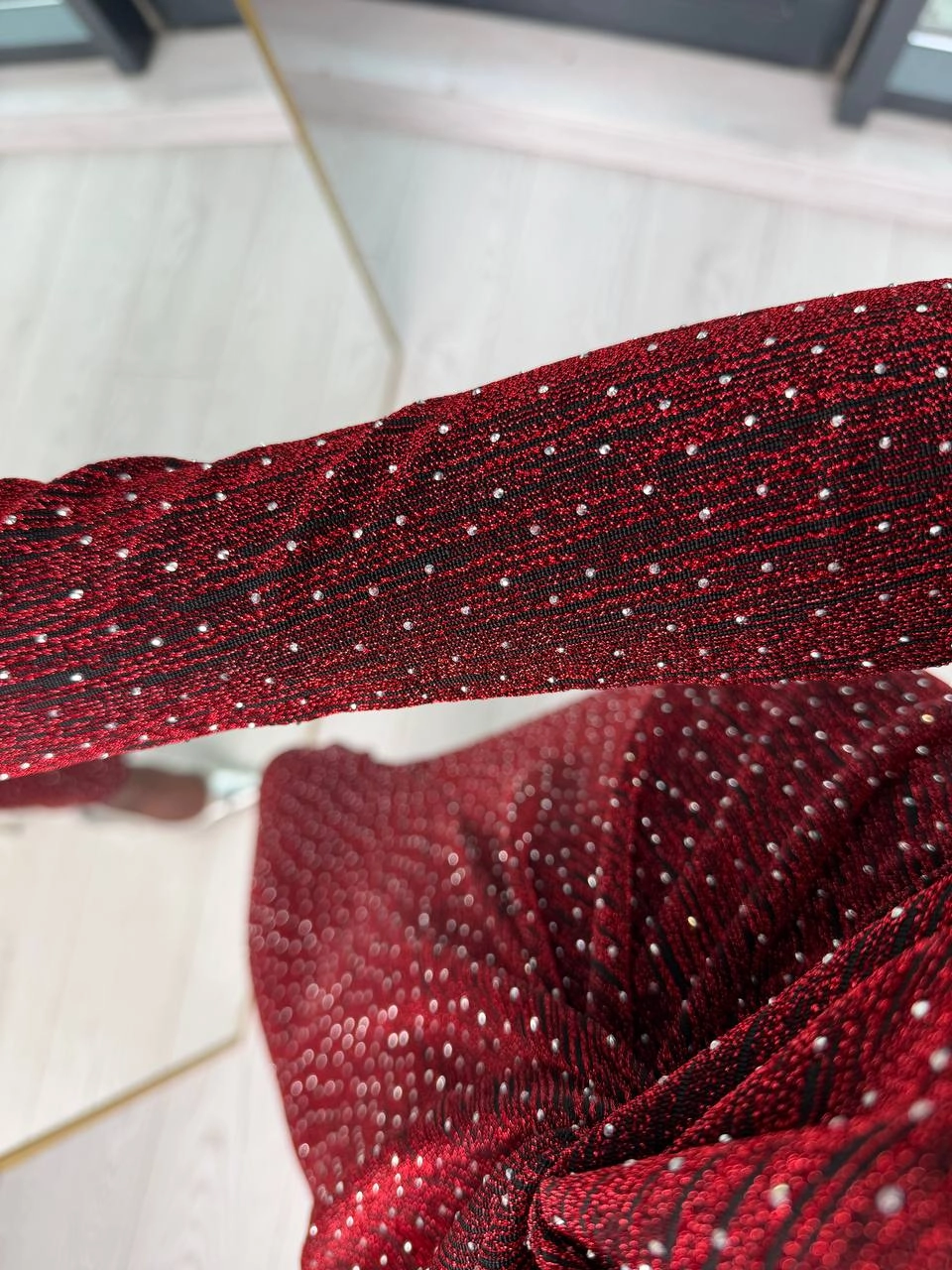 Bordo%20Bel%20Düğümlü%20Kruvaze%20Yaka%20Minimal%20Taşlı%20Likralı%20Elbise