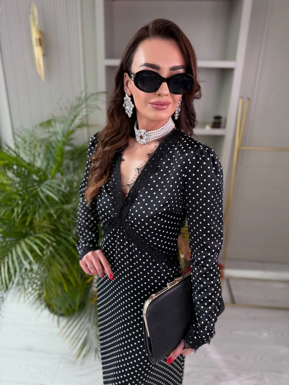 Tasarım%20Siyah%20Puantiyeli%20Tok%20Saten%20Sırt%20Detay%20Elbise