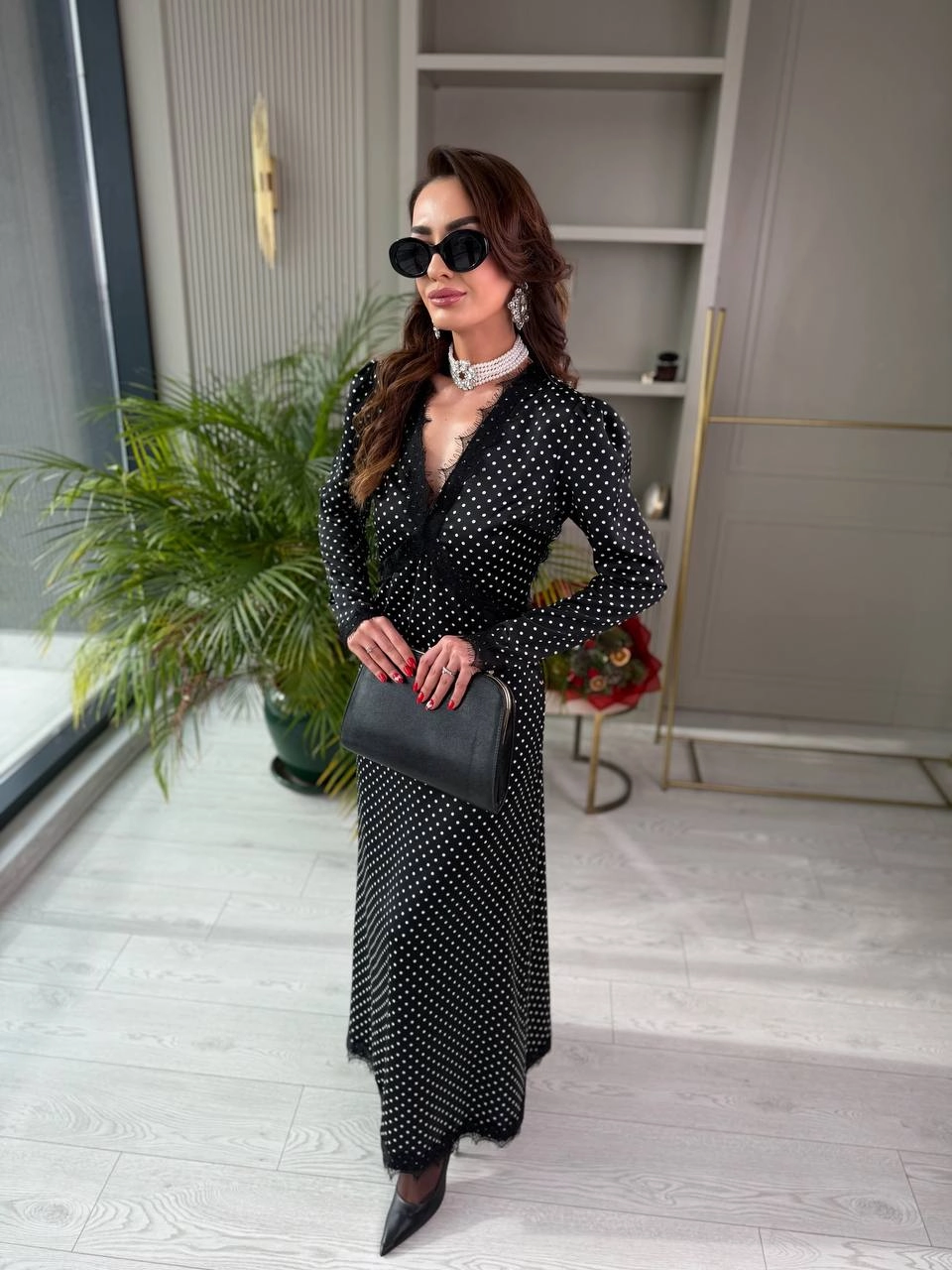 Tasarım%20Siyah%20Puantiyeli%20Tok%20Saten%20Sırt%20Detay%20Elbise