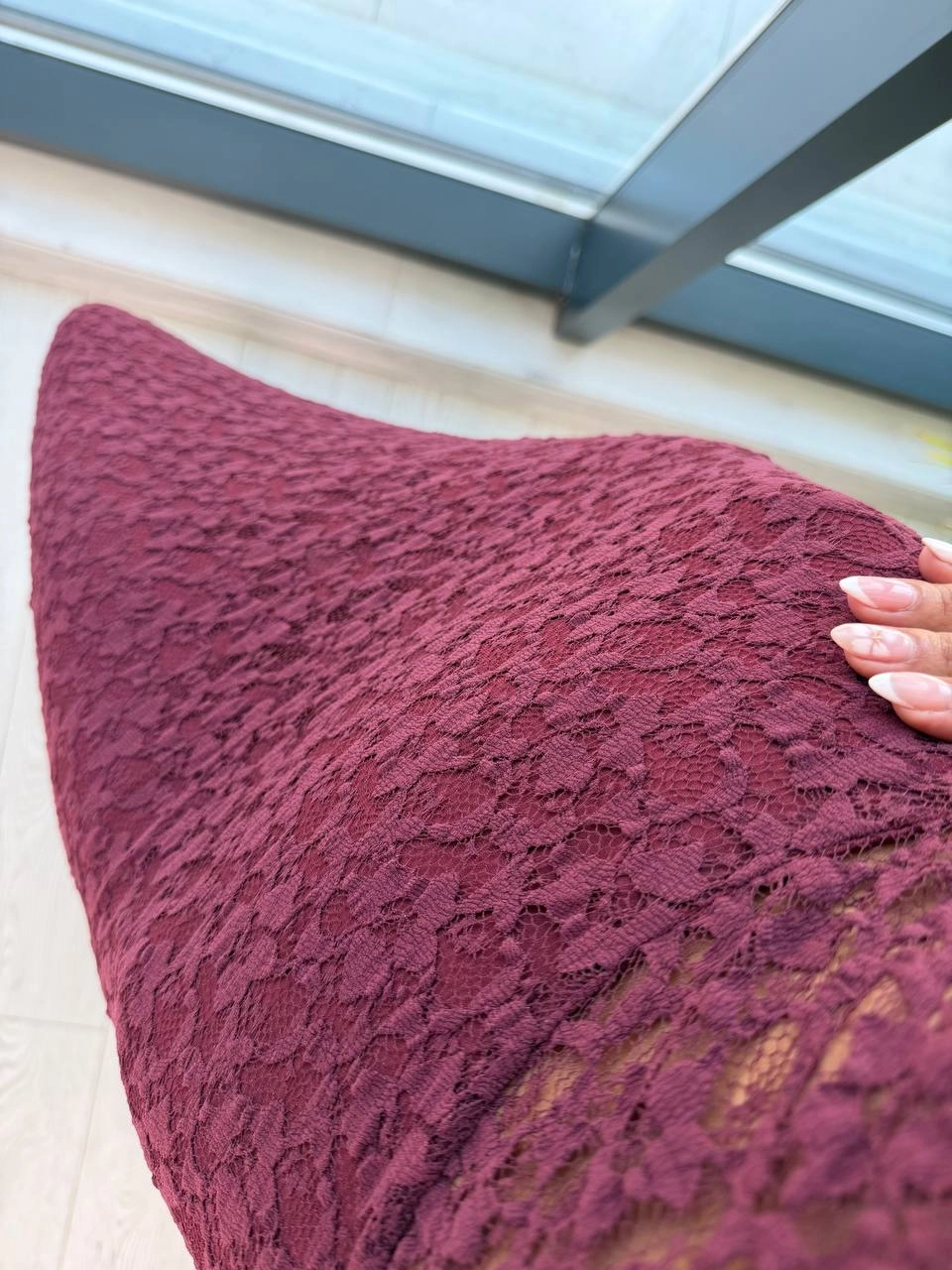 Bordo%20Mürdüm%20Tasarım%20Kayık%20Yaka%20Astarlı%20Likralı%20Dantel%20Elbise