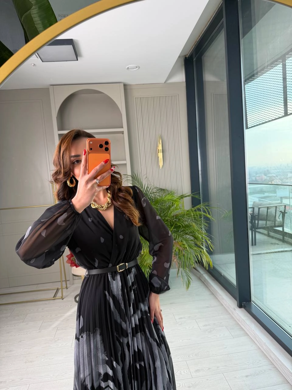 Siyah%20Gri%20Desenli%20Piliseli%20Kemerli%20Şifon%20Elbise