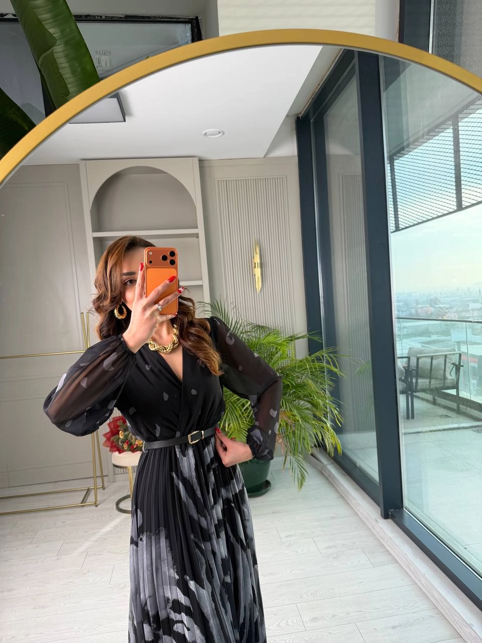 Siyah%20Gri%20Desenli%20Piliseli%20Kemerli%20Şifon%20Elbise