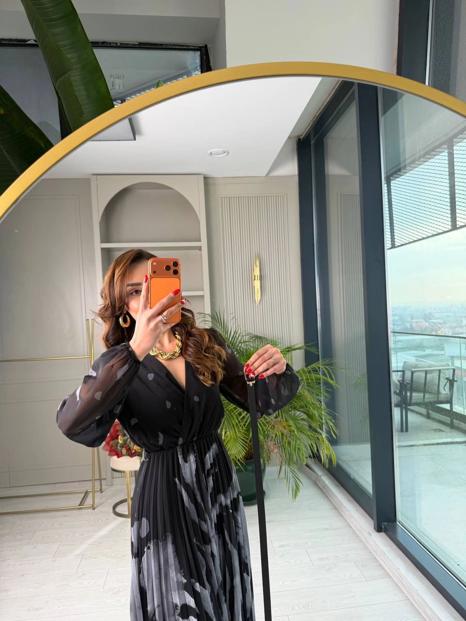 Siyah%20Gri%20Desenli%20Piliseli%20Kemerli%20Şifon%20Elbise