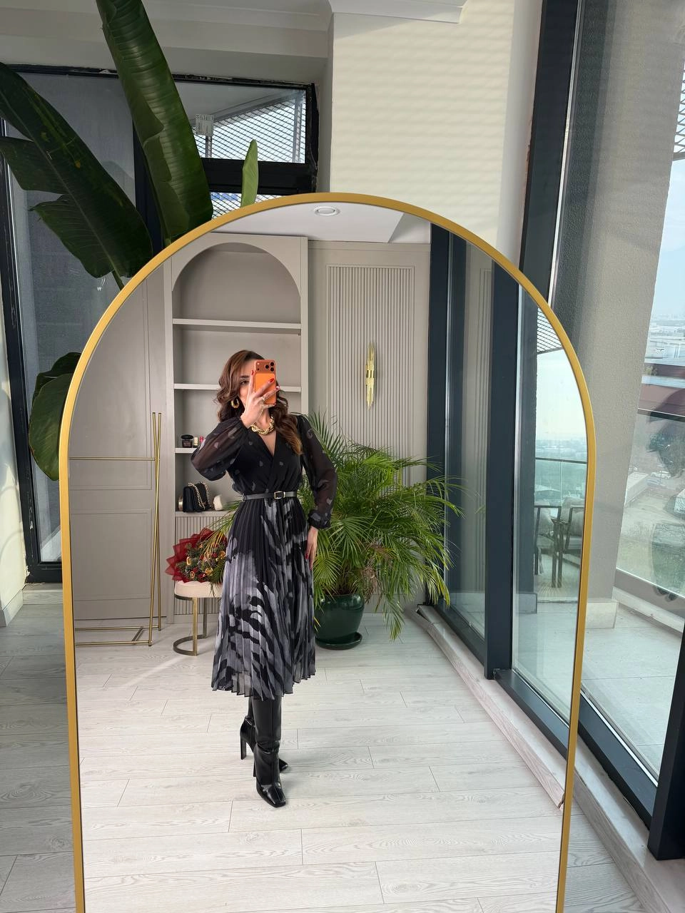 Siyah%20Gri%20Desenli%20Piliseli%20Kemerli%20Şifon%20Elbise