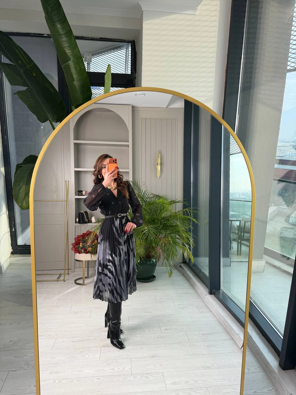 Siyah%20Gri%20Desenli%20Piliseli%20Kemerli%20Şifon%20Elbise