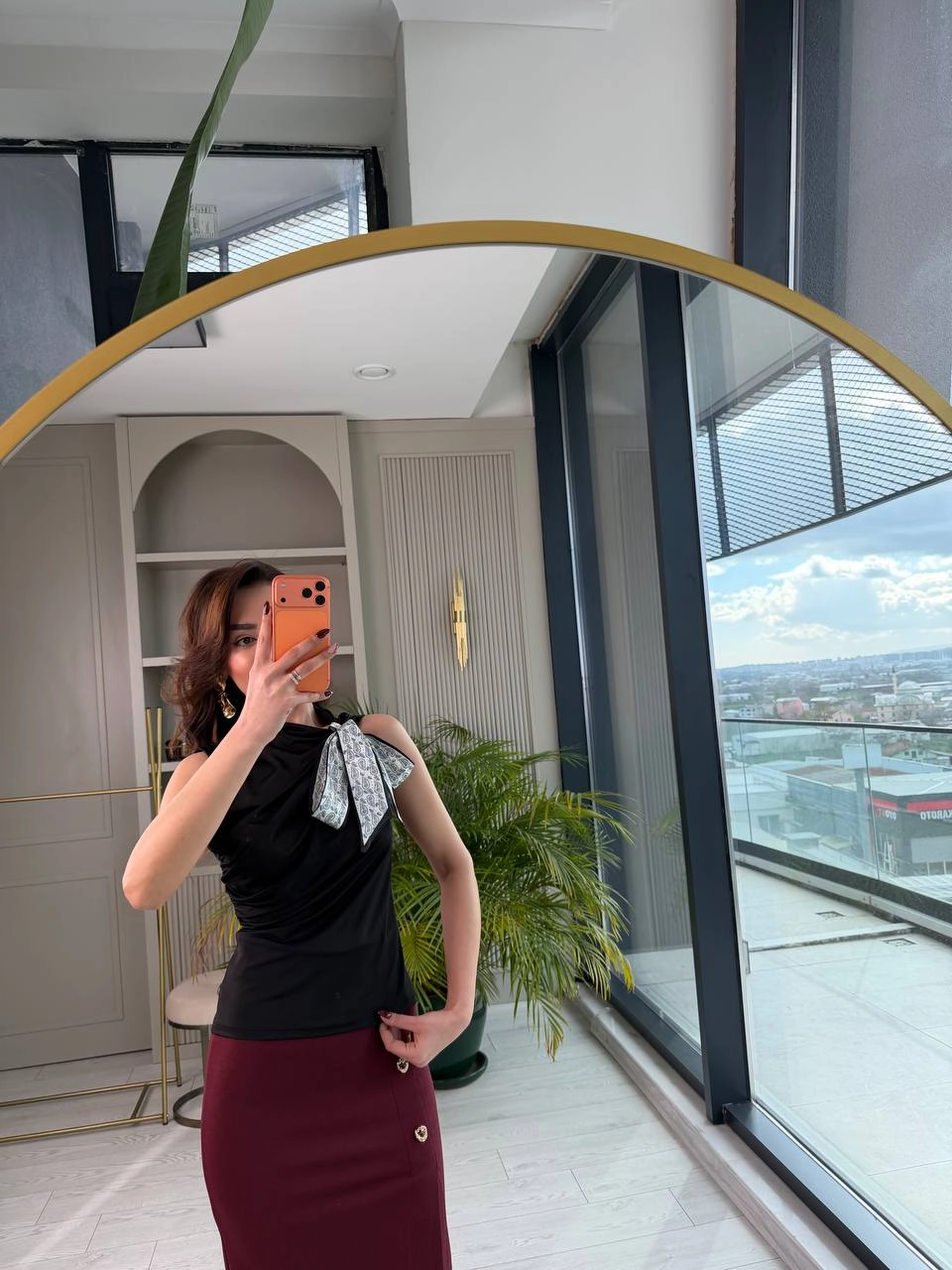 Siyah%20Fular%20Detaylı%20Likralı%20Bluz