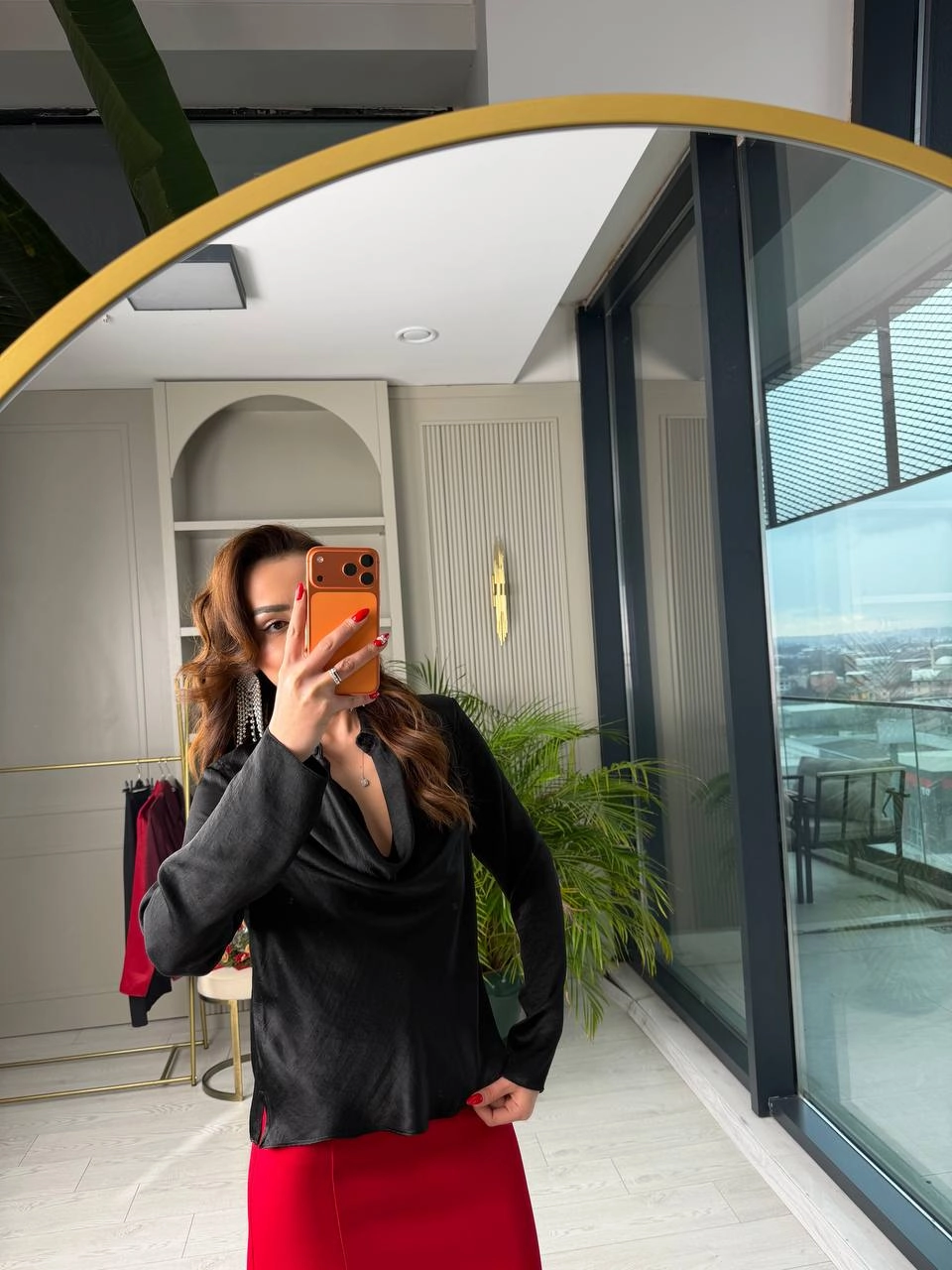 Siyah%20Degaje%20Ve%20Düğme%20Yakalı%20Bluz