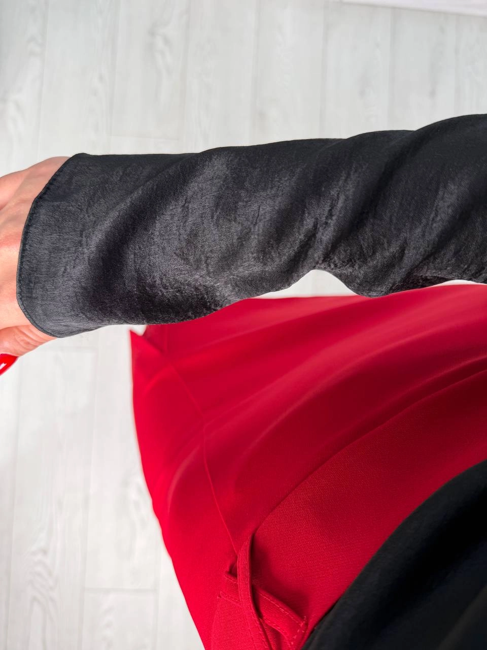 Siyah%20Degaje%20Ve%20Düğme%20Yakalı%20Bluz