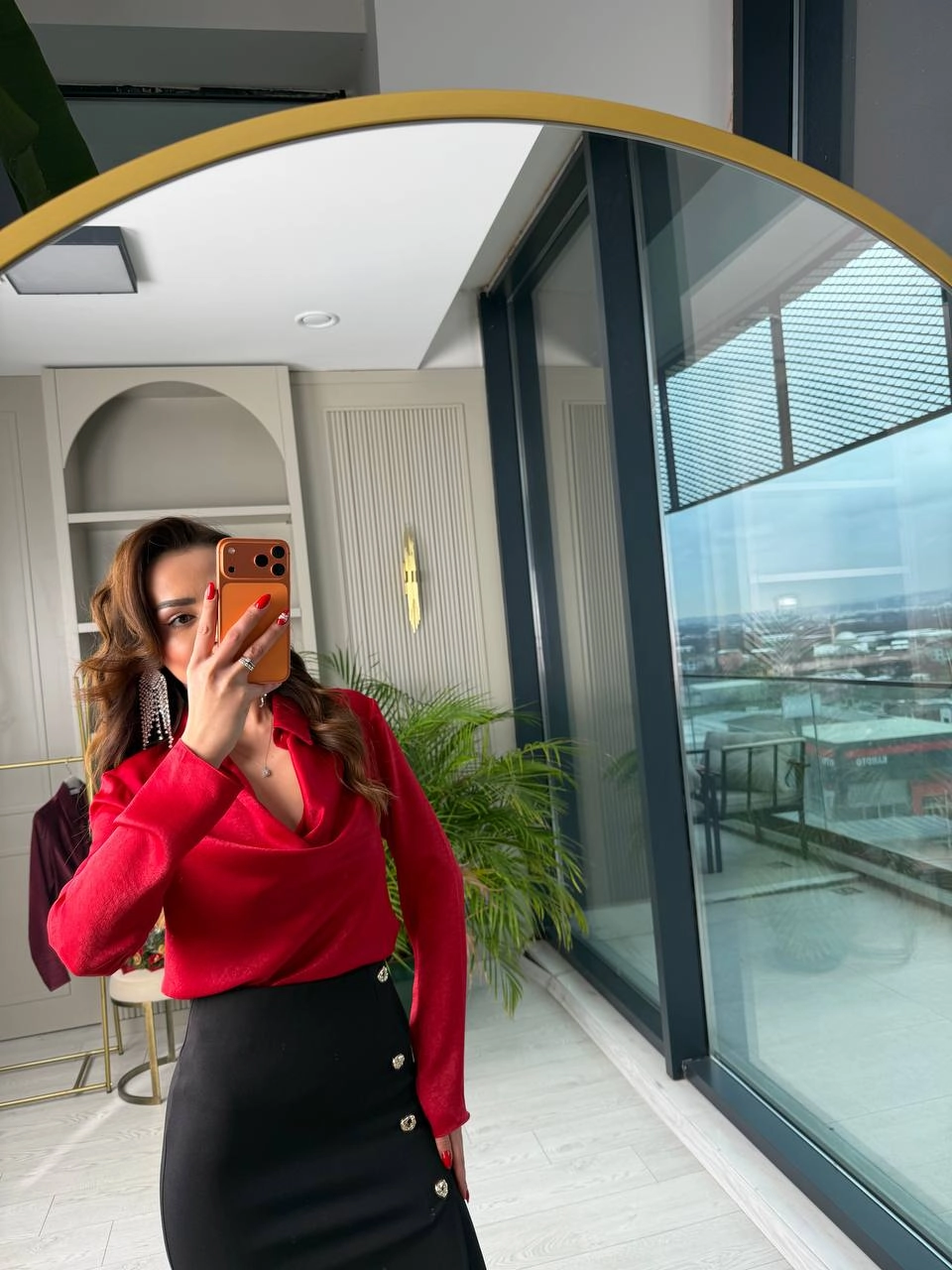 Kırmızı%20Degaje%20Ve%20Düğme%20Yakalı%20Bluz