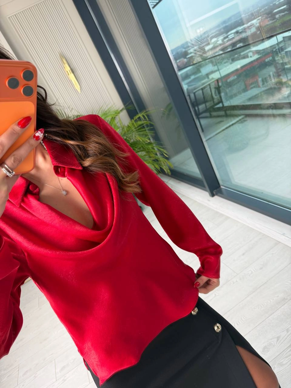 Kırmızı%20Degaje%20Ve%20Düğme%20Yakalı%20Bluz