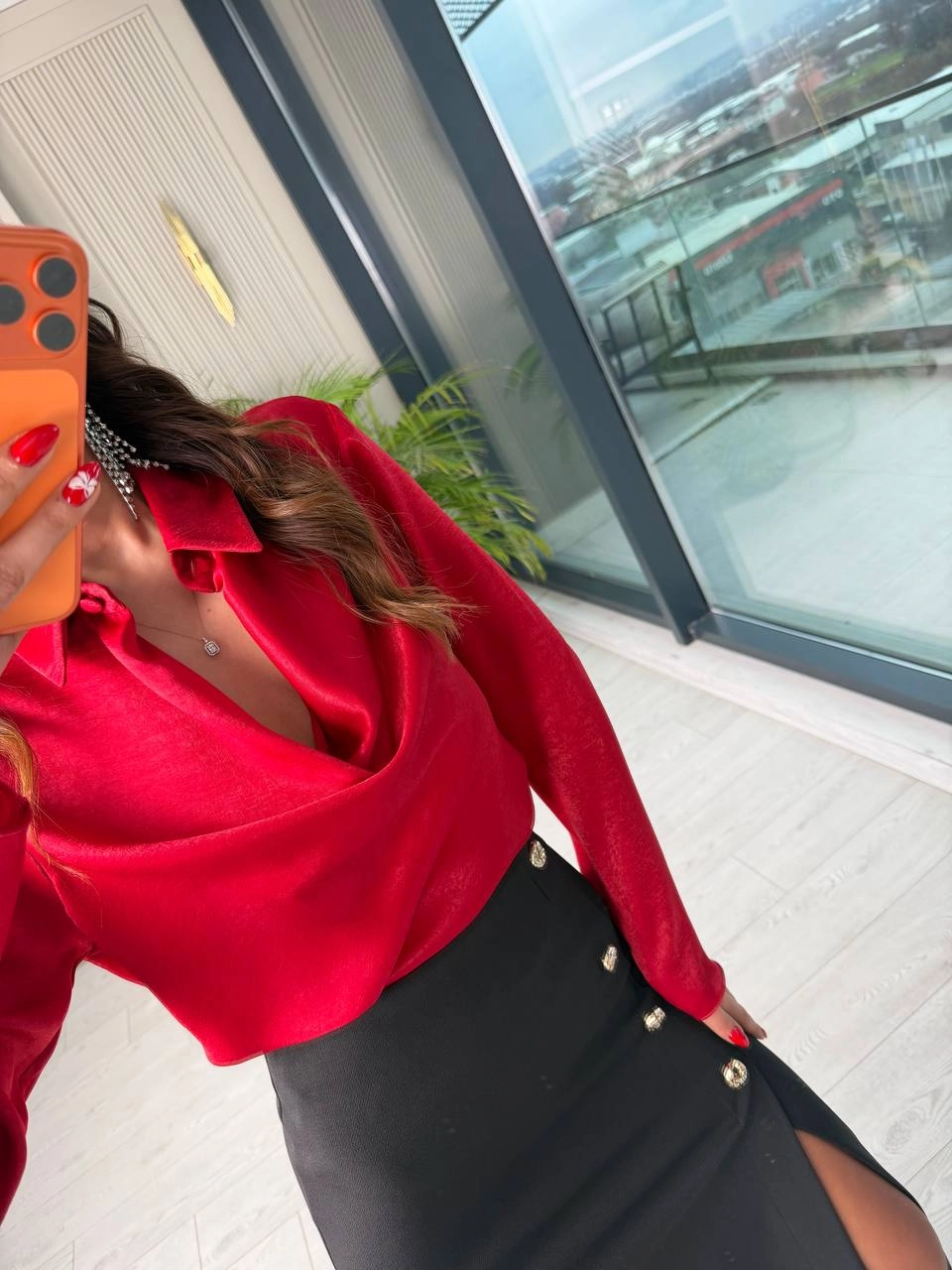 Kırmızı%20Degaje%20Ve%20Düğme%20Yakalı%20Bluz