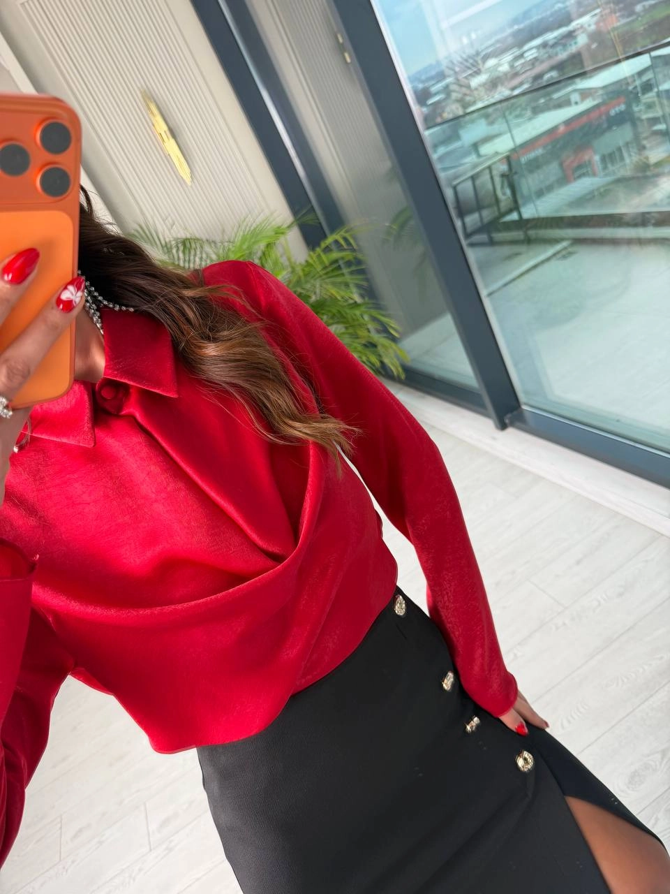 Kırmızı%20Degaje%20Ve%20Düğme%20Yakalı%20Bluz