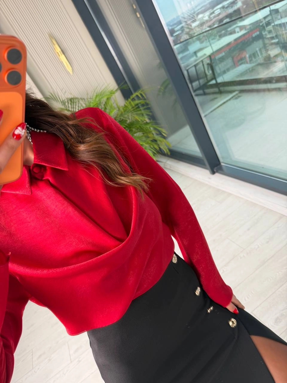 Kırmızı%20Degaje%20Ve%20Düğme%20Yakalı%20Bluz