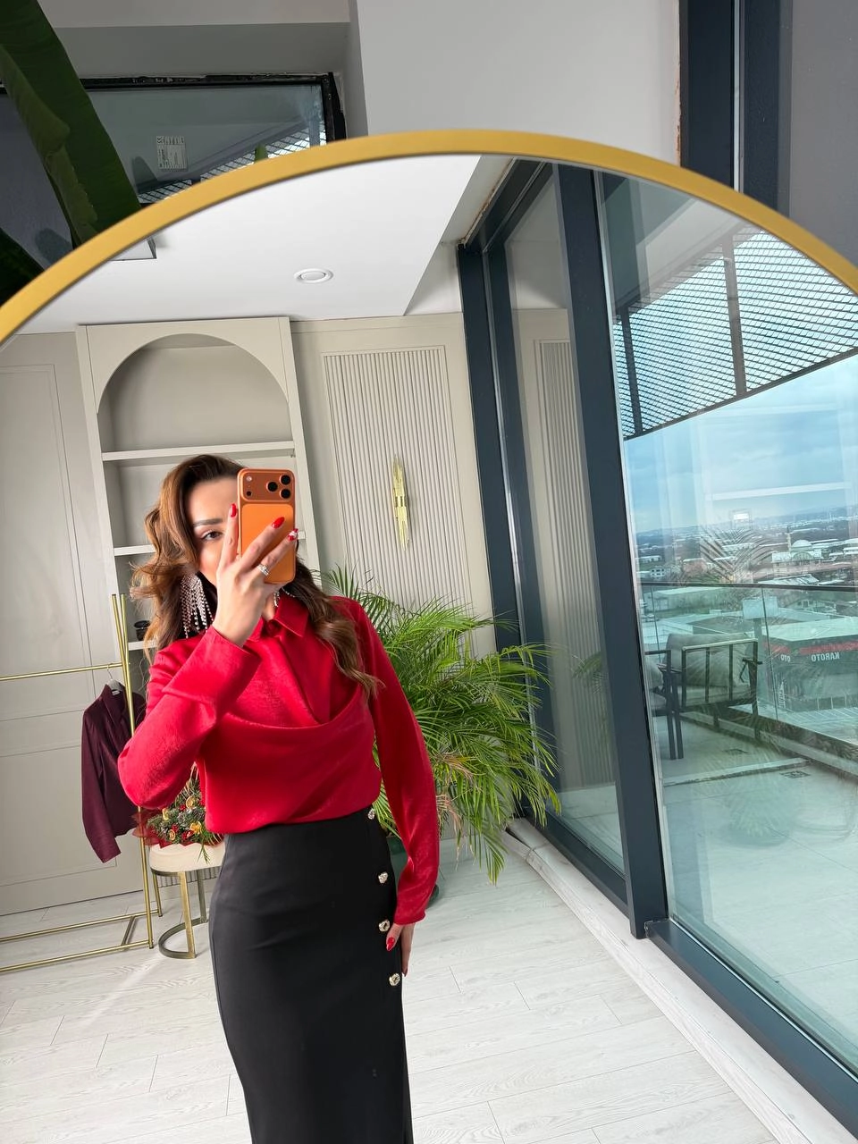 Kırmızı%20Degaje%20Ve%20Düğme%20Yakalı%20Bluz