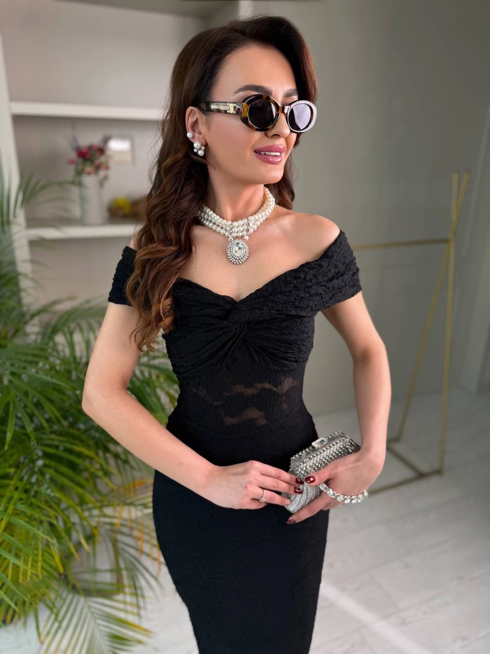 Siyah%20Tasarım%20Kayık%20Yaka%20Astarlı%20Likralı%20Dantel%20Elbise