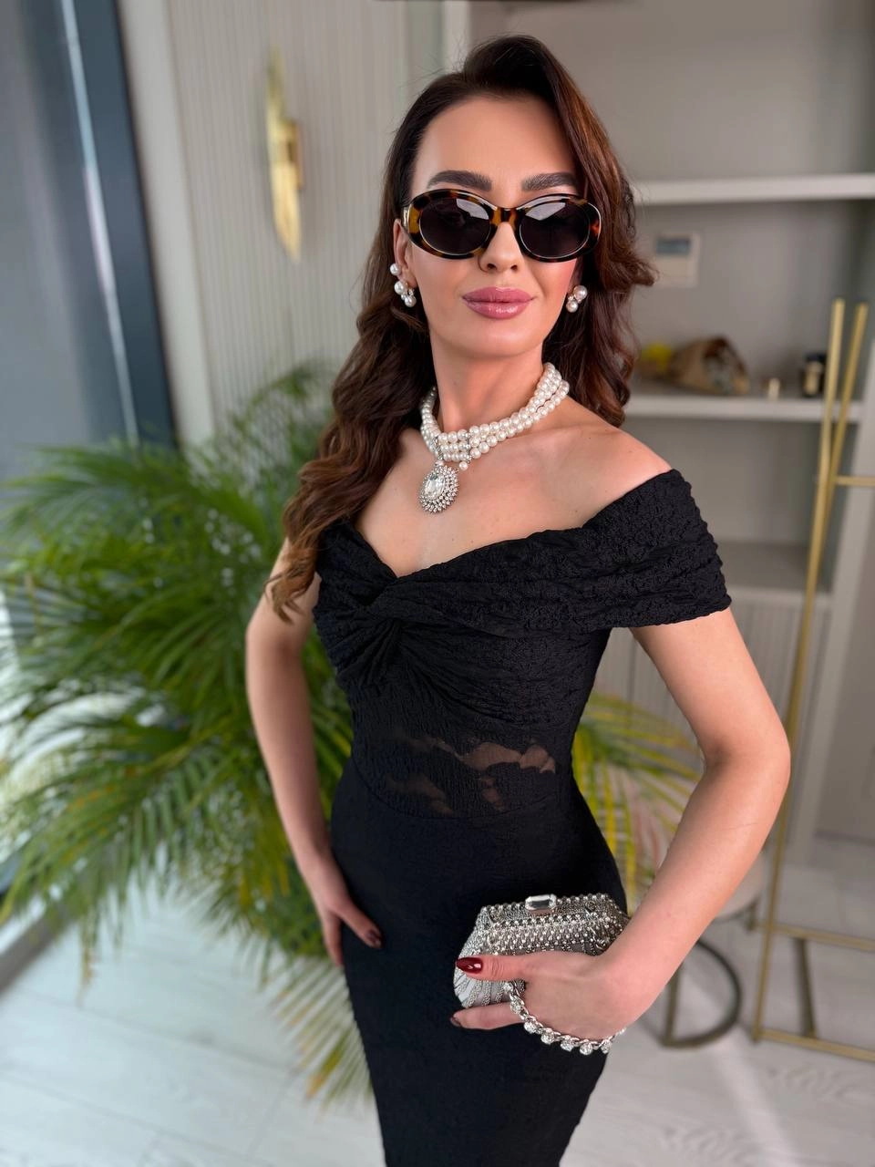 Siyah%20Tasarım%20Kayık%20Yaka%20Astarlı%20Likralı%20Dantel%20Elbise