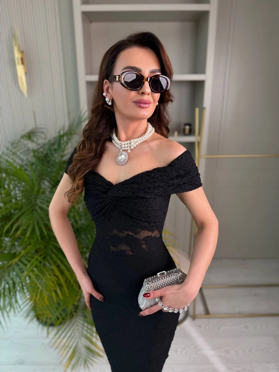 Siyah%20Tasarım%20Kayık%20Yaka%20Astarlı%20Likralı%20Dantel%20Elbise