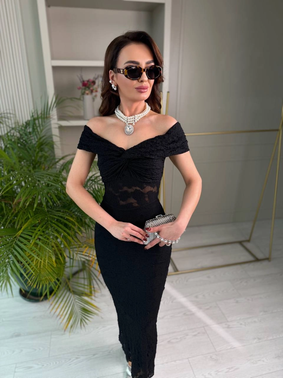 Siyah%20Tasarım%20Kayık%20Yaka%20Astarlı%20Likralı%20Dantel%20Elbise