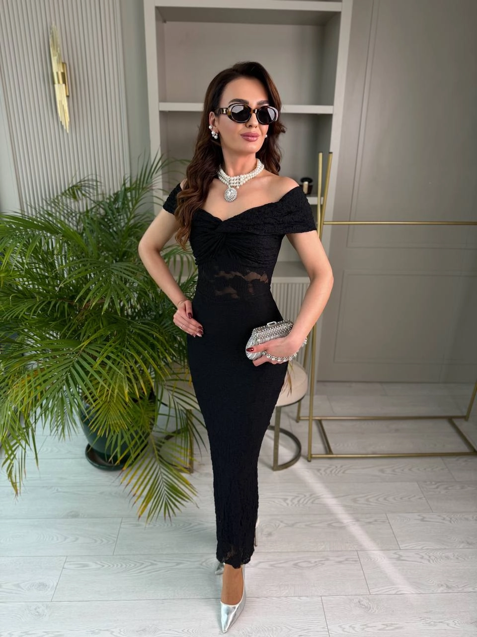 Siyah%20Tasarım%20Kayık%20Yaka%20Astarlı%20Likralı%20Dantel%20Elbise