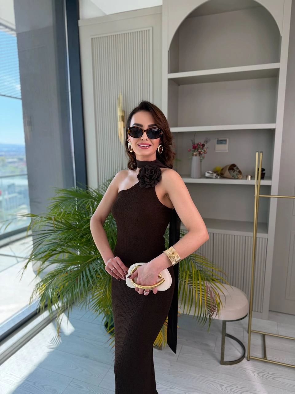 Kahverengi%20Tasarım%20Bağlamalı%20Broşlu%20Dantel%20Astarlı%20Elbise