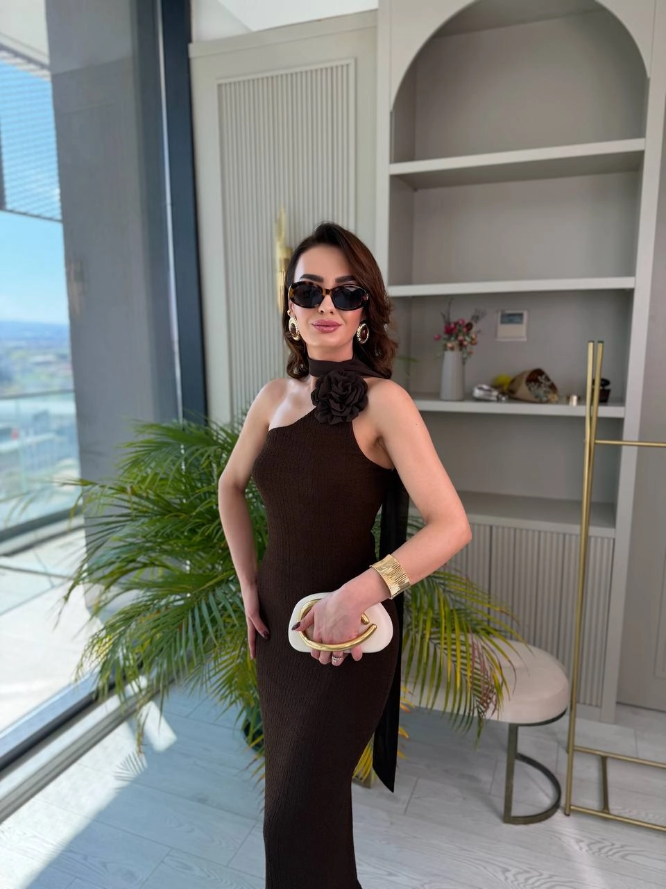 Kahverengi%20Tasarım%20Bağlamalı%20Broşlu%20Dantel%20Astarlı%20Elbise