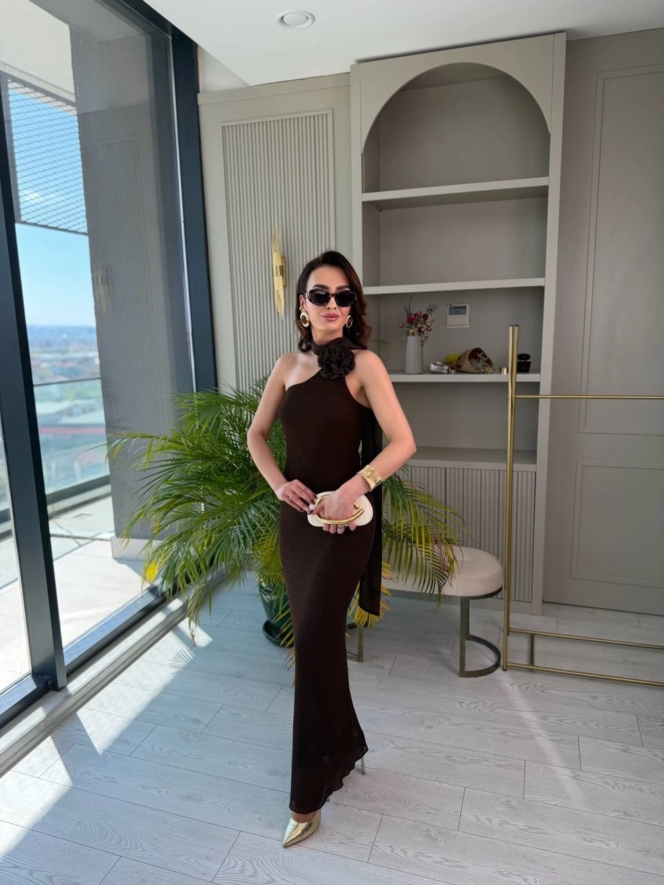 Kahverengi%20Tasarım%20Bağlamalı%20Broşlu%20Dantel%20Astarlı%20Elbise