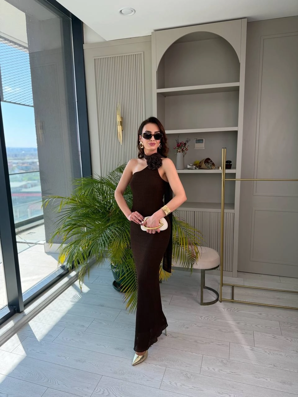 Kahverengi%20Tasarım%20Bağlamalı%20Broşlu%20Dantel%20Astarlı%20Elbise