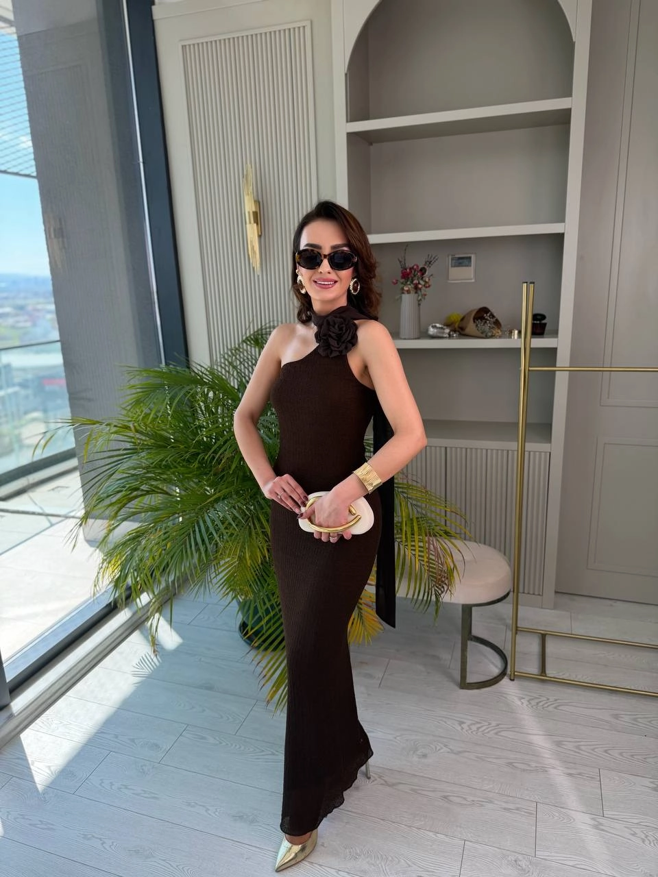 Kahverengi%20Tasarım%20Bağlamalı%20Broşlu%20Dantel%20Astarlı%20Elbise