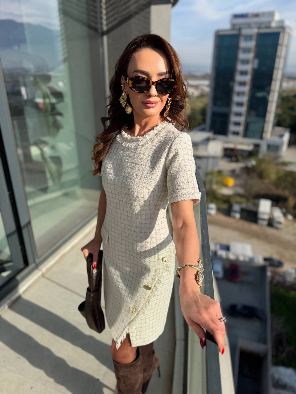 Ekru%20Eteği%20Düğme%20Detaylı%20Premium%20Seri%20Tuvid%20Elbise