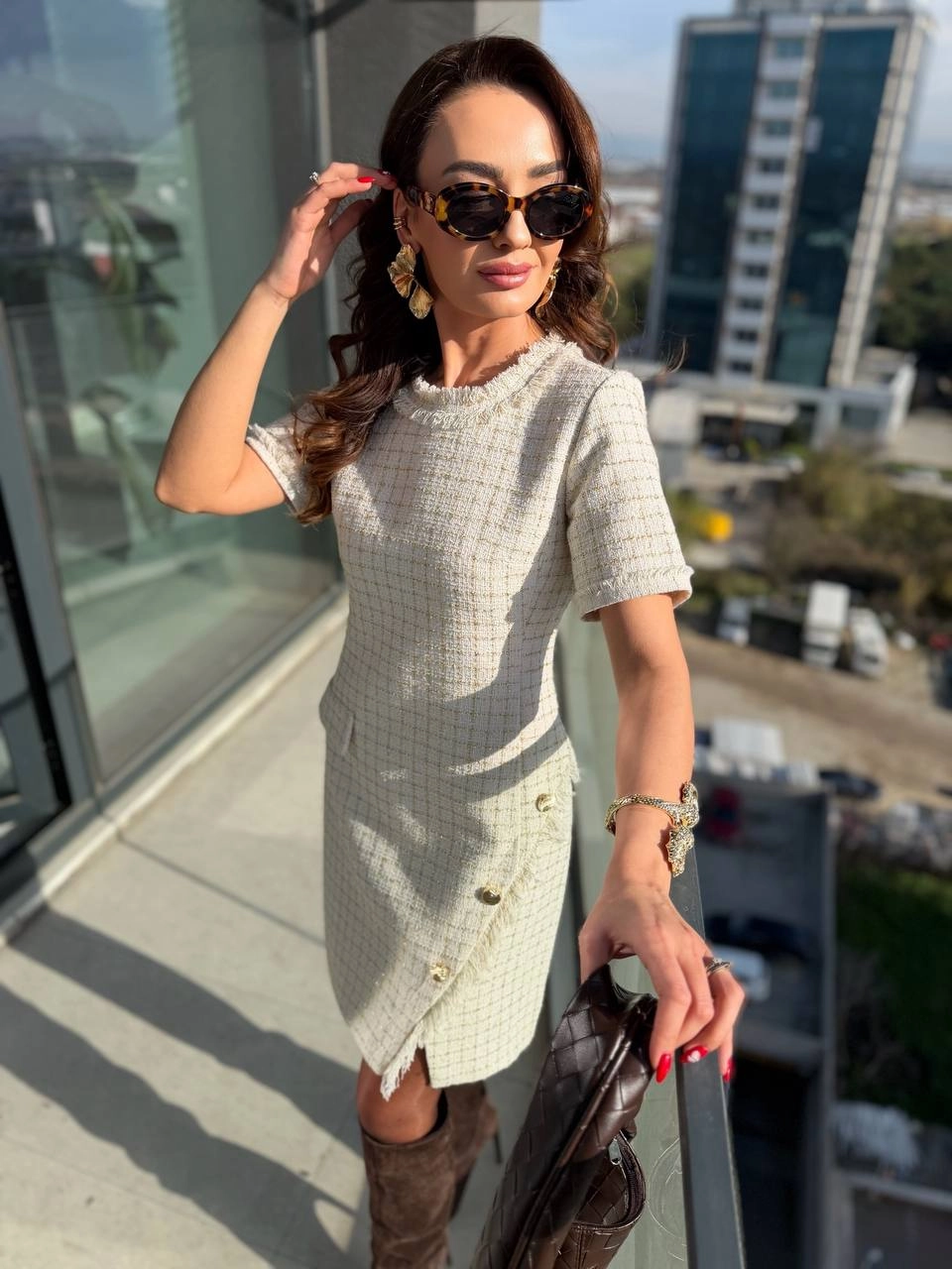 Ekru%20Eteği%20Düğme%20Detaylı%20Premium%20Seri%20Tuvid%20Elbise